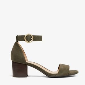 BRAND NEW Michael Kors heel